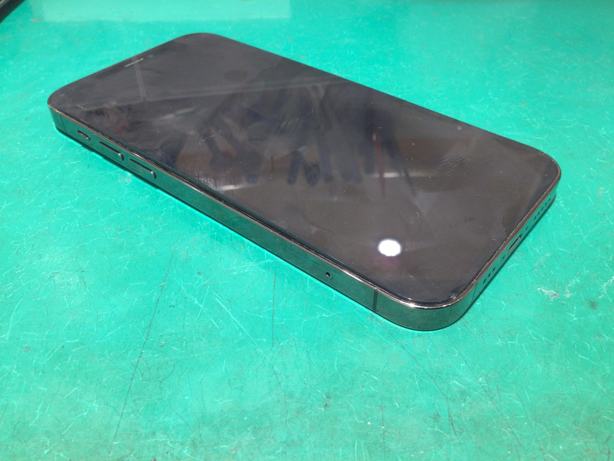 iPhone12のバッテリー交換はスマホ修理工房グランデュオ蒲田店にお任せ下さい！
